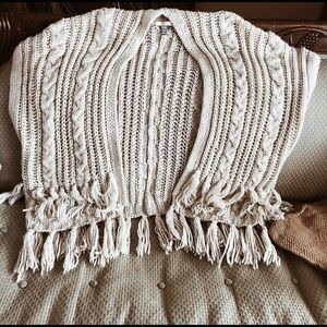 Cozy aerie poncho sweater ☕️
